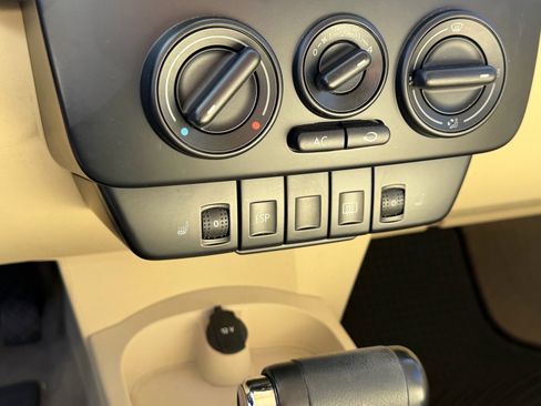 Used 2009 Volkswagen Beetle Coupe image 10