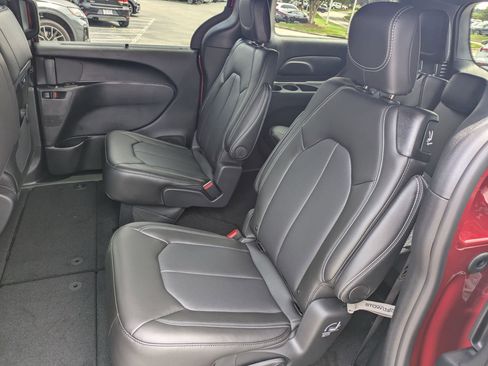 New 2026 Chrysler Pacifica Select FWD image 23