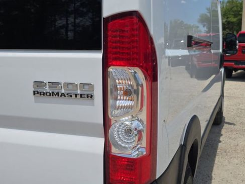 Used 2023 RAM ProMaster 2500 FWD image 9