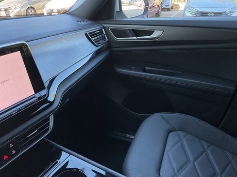 Used 2024 Volkswagen Atlas Cross Sport SE image 36