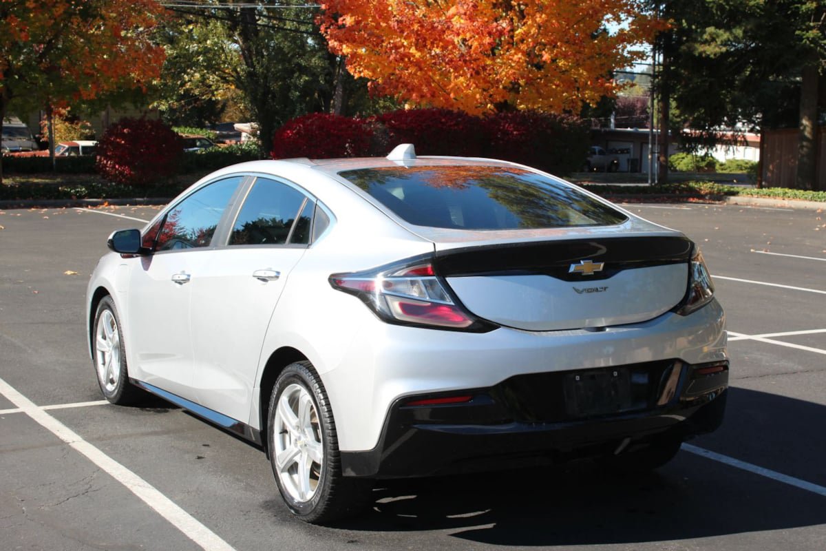 Used 2017 Chevrolet Volt LT FWD image 5