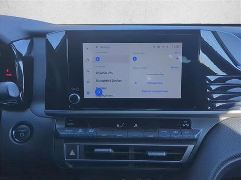 Used 2025 Toyota Camry SE image 15