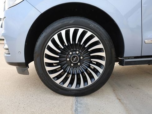 Used 2020 Lincoln Navigator L Black Label w/ Cargo Convenience Package image 21