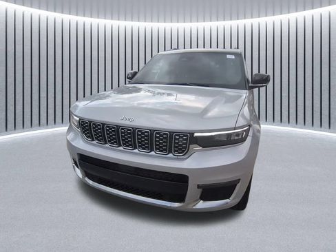 Used 2024 Jeep Grand Cherokee L Summit w/ Advanced Protech Group IV AWD/4WD image 26