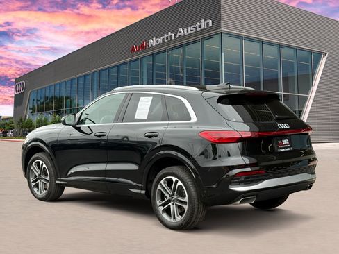 Certified 2025 Audi Q5 Premium w/ Convenience Package AWD/4WD image 3
