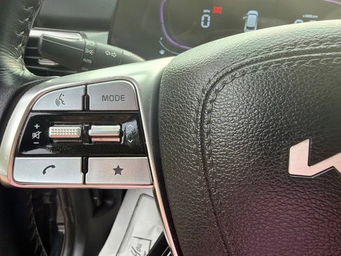 Used 2025 Kia Telluride S FWD image 18