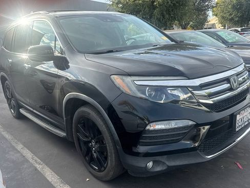 Used 2018 Honda Pilot Elite image 2