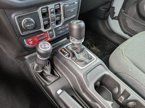 Used 2024 Jeep Wrangler Unlimited AWD/4WD image 19
