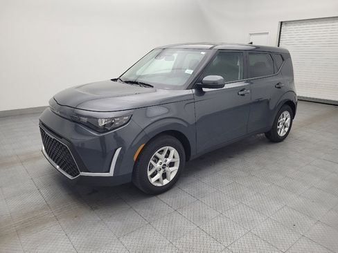 Used 2025 Kia Soul LX w/ LX Technology Package image 2