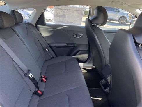 New 2025 Kia K4 LXS image 17