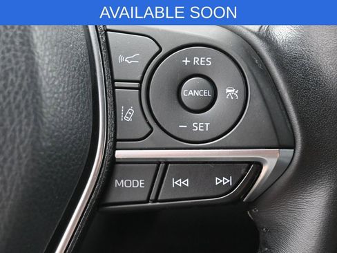 Used 2020 Toyota Camry XLE FWD image 17
