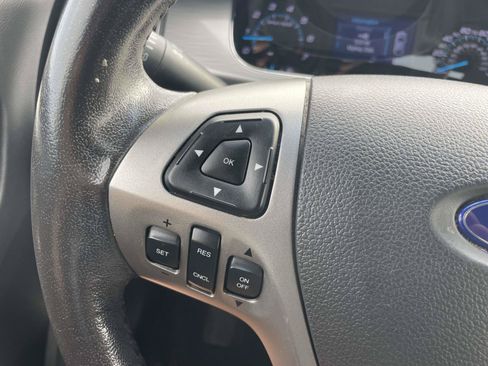 Used 2015 Ford Taurus SEL FWD image 21