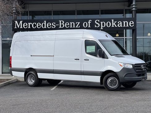 Used 2024 Mercedes-Benz Sprinter 4500 image 1
