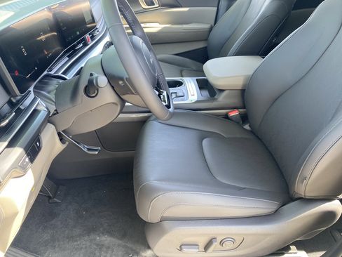 New 2026 Kia Carnival image 17