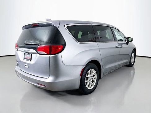 Used 2017 Chrysler Pacifica Touring image 7