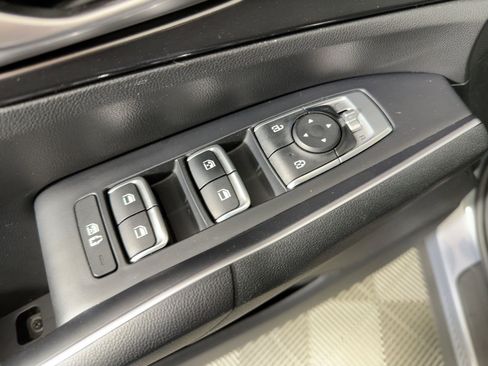 Used 2023 Kia Sorento LX image 11