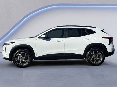 Used 2025 Chevrolet Trax LT w/ Driver Confidence Package image 2