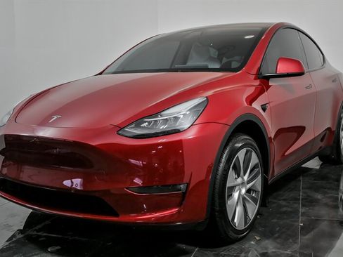 Used 2022 Tesla Model Y Long Range image 5