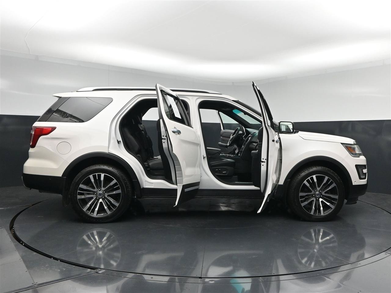Used 2017 Ford Explorer Platinum AWD/4WD image 39