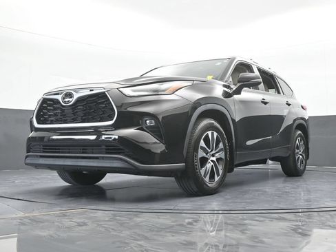 Used 2022 Toyota Highlander XLE FWD image 55