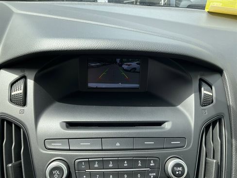Used 2017 Ford Focus SE w/ Cold Weather Package FWD image 32