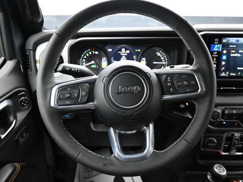 Used 2025 Jeep Wrangler Unlimited Sahara AWD/4WD image 15