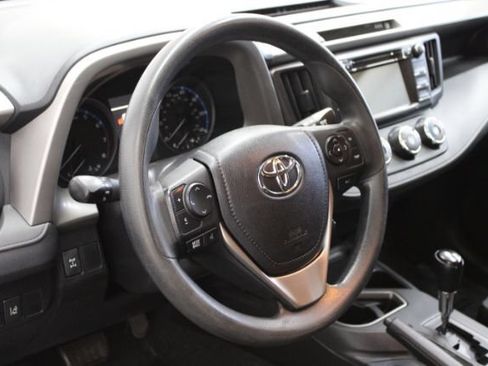 Used 2017 Toyota RAV4 LE AWD/4WD image 12