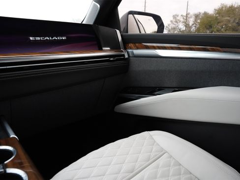 Certified 2025 Cadillac Escalade ESV Sport Platinum w/ LPO, ONYX Package image 8