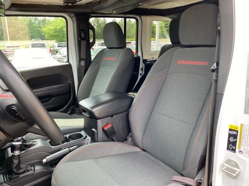 Used 2024 Jeep Wrangler Unlimited Rubicon AWD/4WD image 22