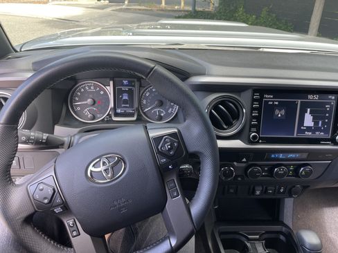 Used 2023 Toyota Tacoma TRD Sport AWD/4WD image 8