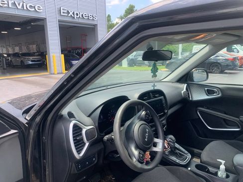 Used 2022 Kia Soul LX FWD image 8
