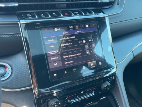 New 2025 Jeep Grand Cherokee L Laredo image 23