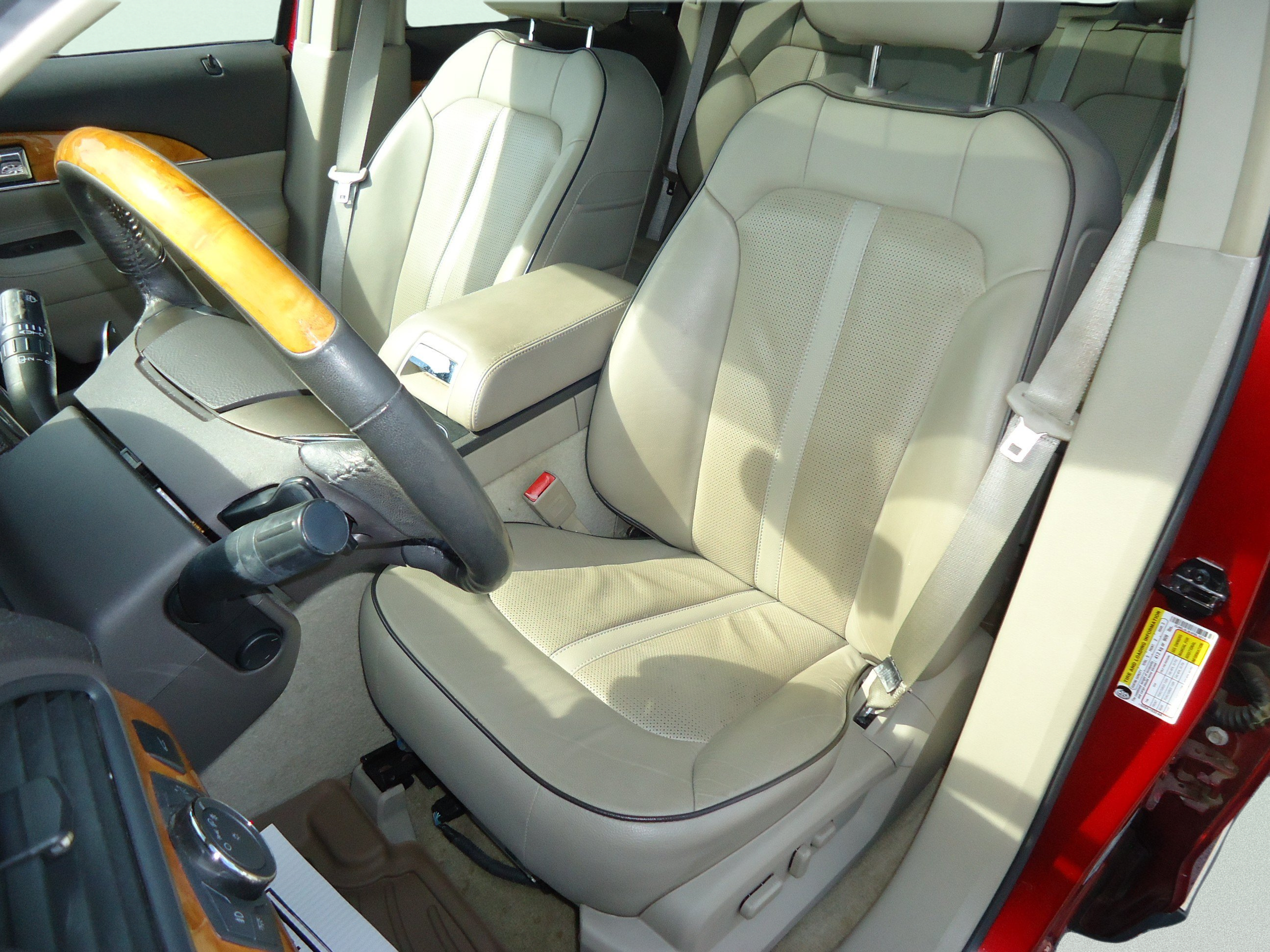 Used 2015 Lincoln MKX AWD w/ Equipment Group 102A image 25