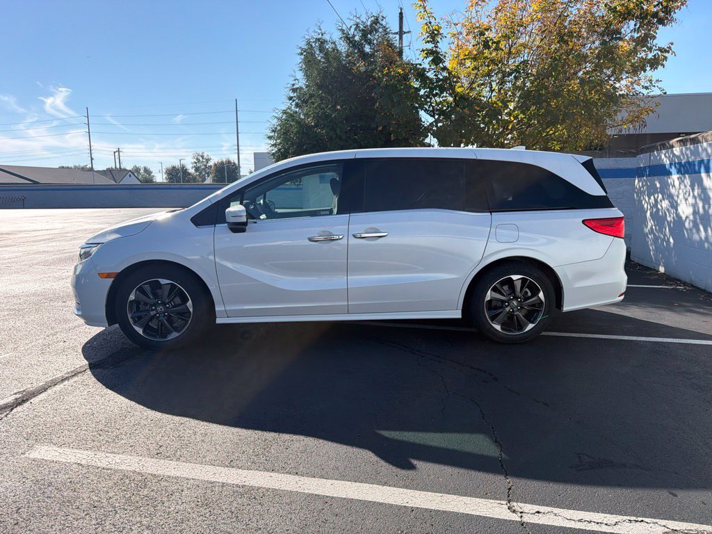 Certified 2023 Honda Odyssey Elite image 2