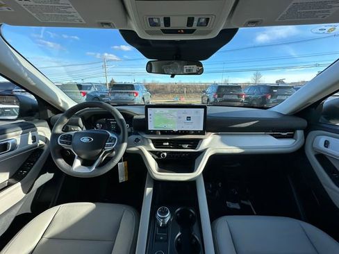 New 2026 Ford Explorer Active w/ Active Comfort Package image 16