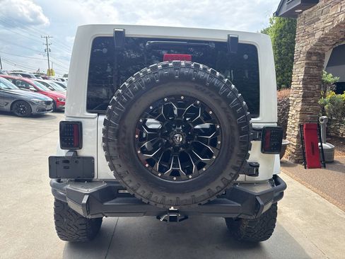Used 2014 Jeep Wrangler Unlimited Sahara AWD/4WD image 4