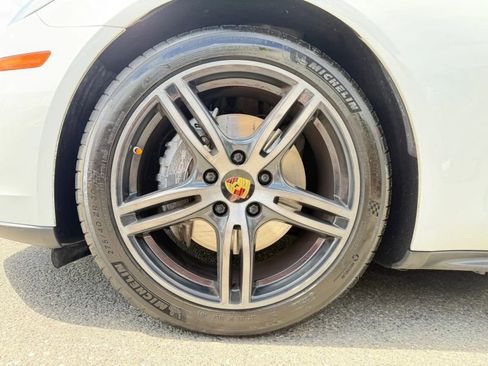 Used 2018 Porsche Panamera 4 w/ Premium Package AWD/4WD image 37