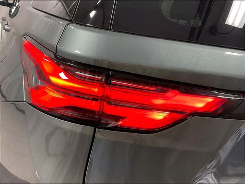 Used 2023 Chevrolet Traverse LT image 34