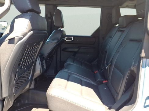 Used 2025 Ford Bronco Badlands AWD/4WD image 15