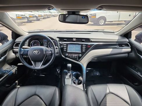 Used 2018 Toyota Camry SE w/ Moonroof Package FWD image 34