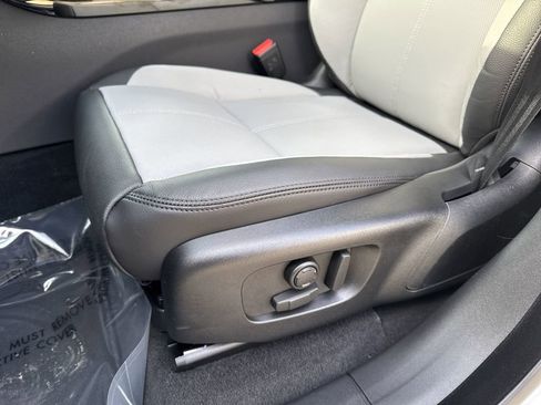 New 2026 Land Rover Range Rover Velar Dynamic SE image 15