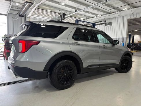 Used 2023 Ford Explorer XLT w/ XLT Sport Appearance Package AWD/4WD image 9
