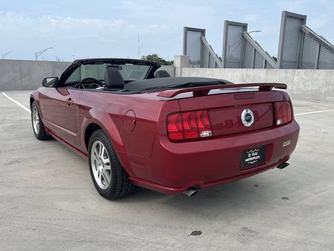Used 2005 Ford Mustang GT RWD image 6