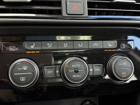 Certified 2024 Volkswagen Taos SE image 12