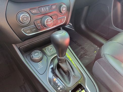 Used 2023 Jeep Cherokee Altitude Lux w/ Lux Elite Package image 19