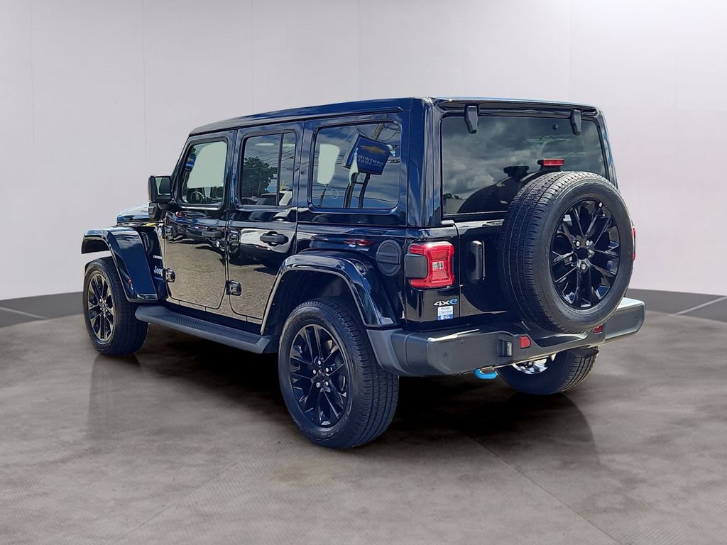 Used 2023 Jeep Wrangler Unlimited Sahara w/ Cold Weather Group AWD/4WD image 6