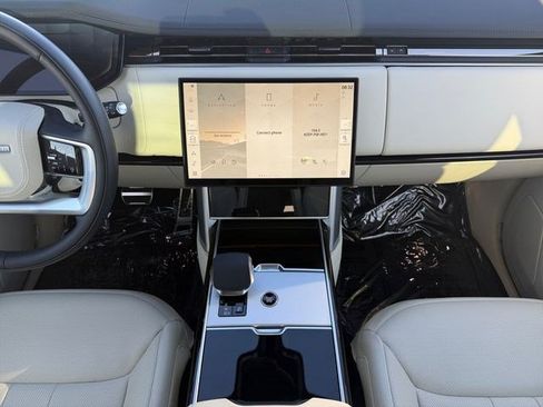 Used 2025 Land Rover Range Rover SE AWD/4WD image 15