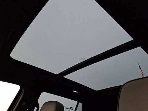 Certified 2023 GMC Yukon SLT w/ SLT Luxury Package image 21