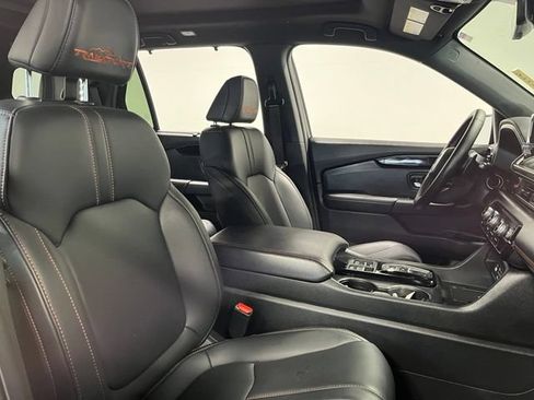 Used 2025 Honda Pilot TrailSport image 10