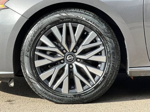 Used 2024 Nissan Altima 2.5 SV FWD image 39